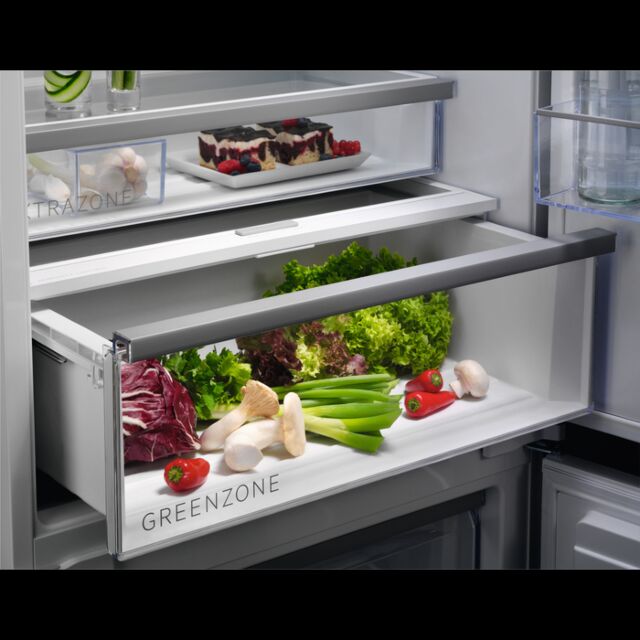 AEG NSC7G751ES 69.6cm 70/30 IntegratedFrost Free Fridge Freezer - White