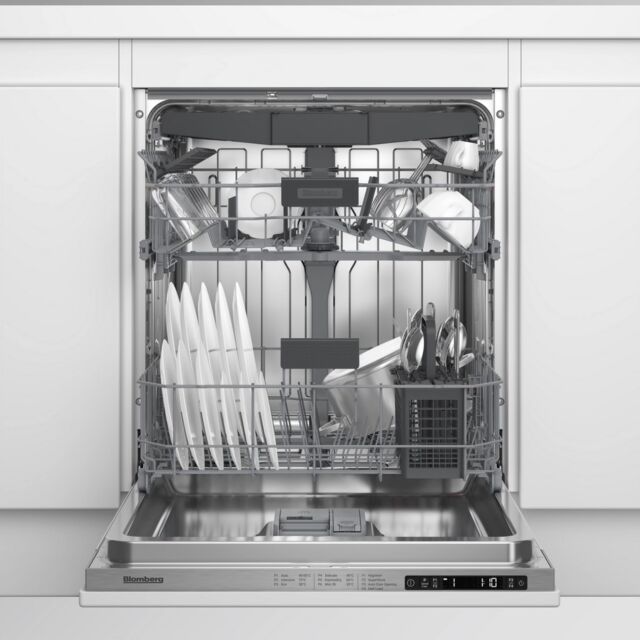 Blomberg LDV52420 Integrated Full Size Dishwasher with Hygiene+ 15 Place Settings