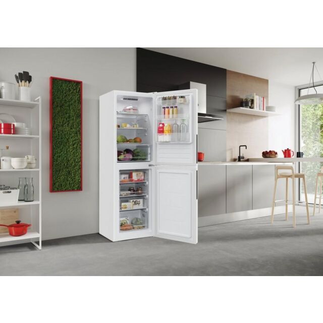 Hoover HVT3CLFCKIHW 54.5cm Static Fridge Freezer - White