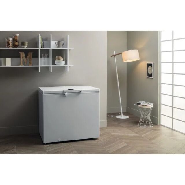 Hotpoint CS2A400HFMFAUK1 140.5cm Chest Freezer   - White