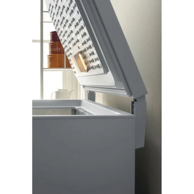 Hotpoint CS2A400HFMFAUK1 140.5cm Chest Freezer   - White