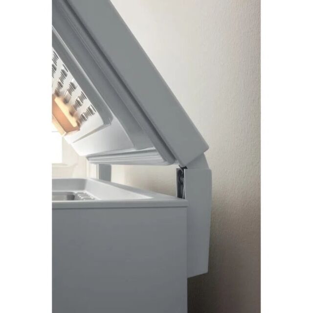 Hotpoint CS2A400HFMFAUK1 140.5cm Chest Freezer   - White