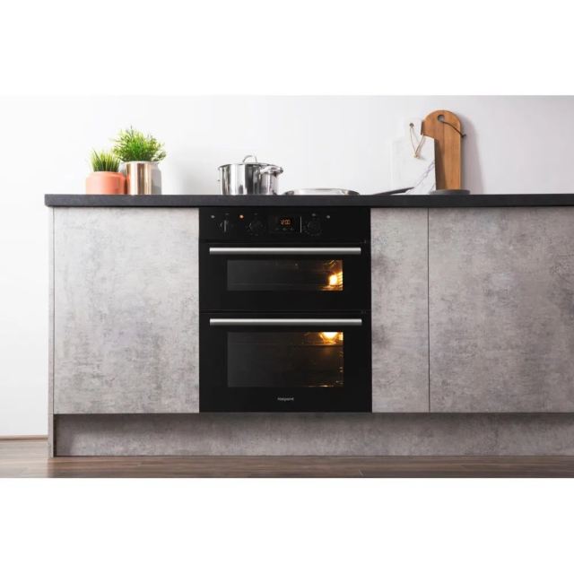 Hotpoint DU2540BL Built-Under Double Electric Oven