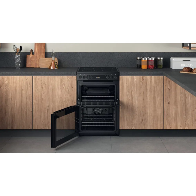 Hotpoint HDM67V92HCB 60cm Ceramic Double Electric Cooker
