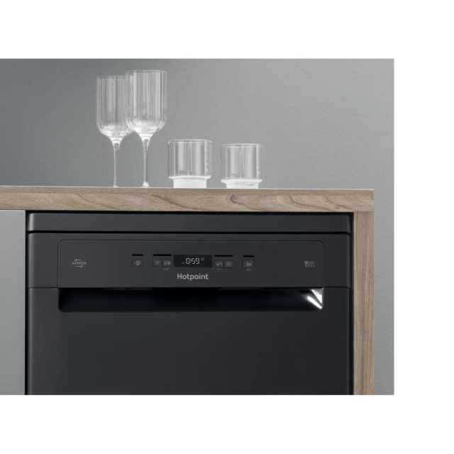 Hotpoint HFC3C26WCBUK 14 place setting  Dishwasher in Black