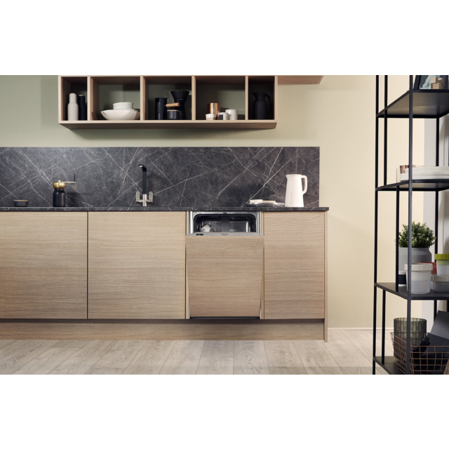Hotpoint HSICIH4798BI 10 Place Built In Slimline Dishwasher