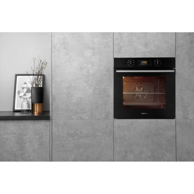 Hotpoint SA2540HBL Built-In Single Electric Oven