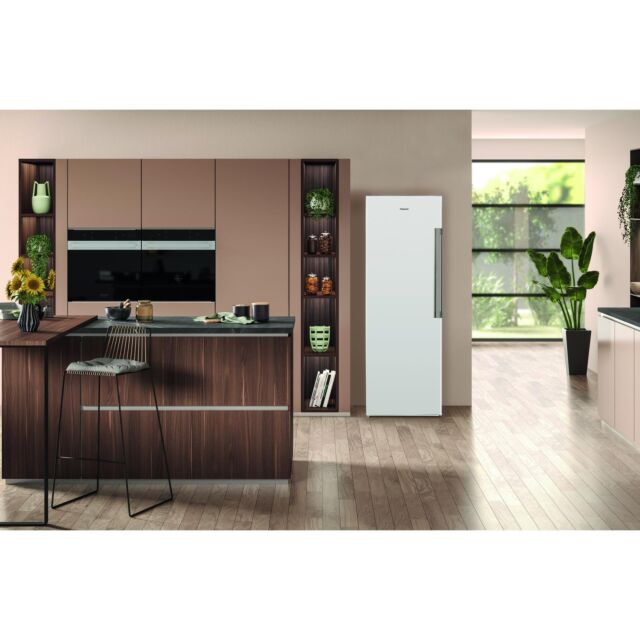 Hotpoint UH6F2CW Freestanding Freezer