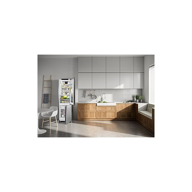 Liebherr CBNSTB579I Built In NoFrost Fridge Freezer with BioFresh Professional with Hydrobreeze