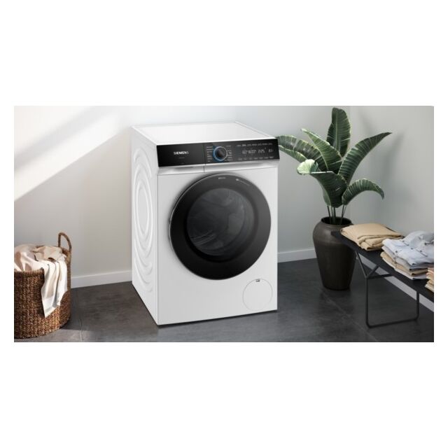 Siemens WR47B2CSGB Iq700 9Kg Heat Pump Tumble Dryer - Silver