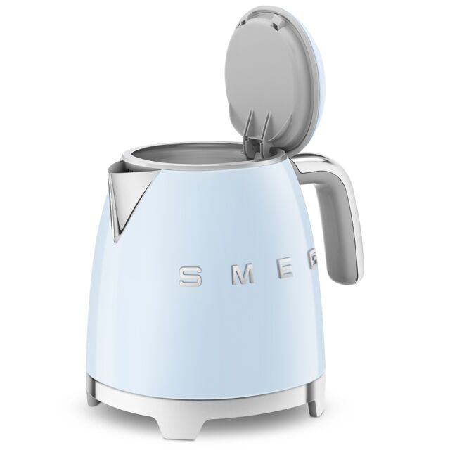 Smeg KLF05PBUK 0.8L Cordless Kettle In Pastel Blue
