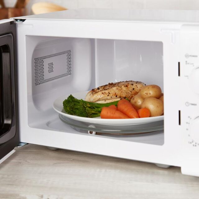 Tower T24034WHT 20 Litre White 700W Manual Microwave