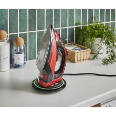 Morphy Richards 303250 2400 Watt Easy Charge Cordless Steam Iron 